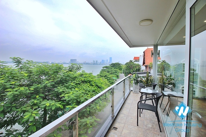 Bright 3 bedroom apartment with lake view for rent in Tay Ho